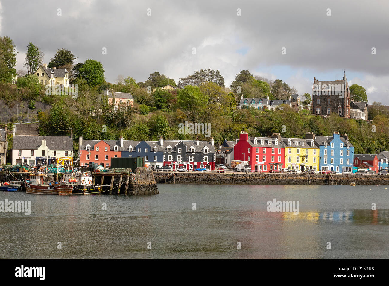 The famous Brightly painted houses overlooking the harbour in Tobermory