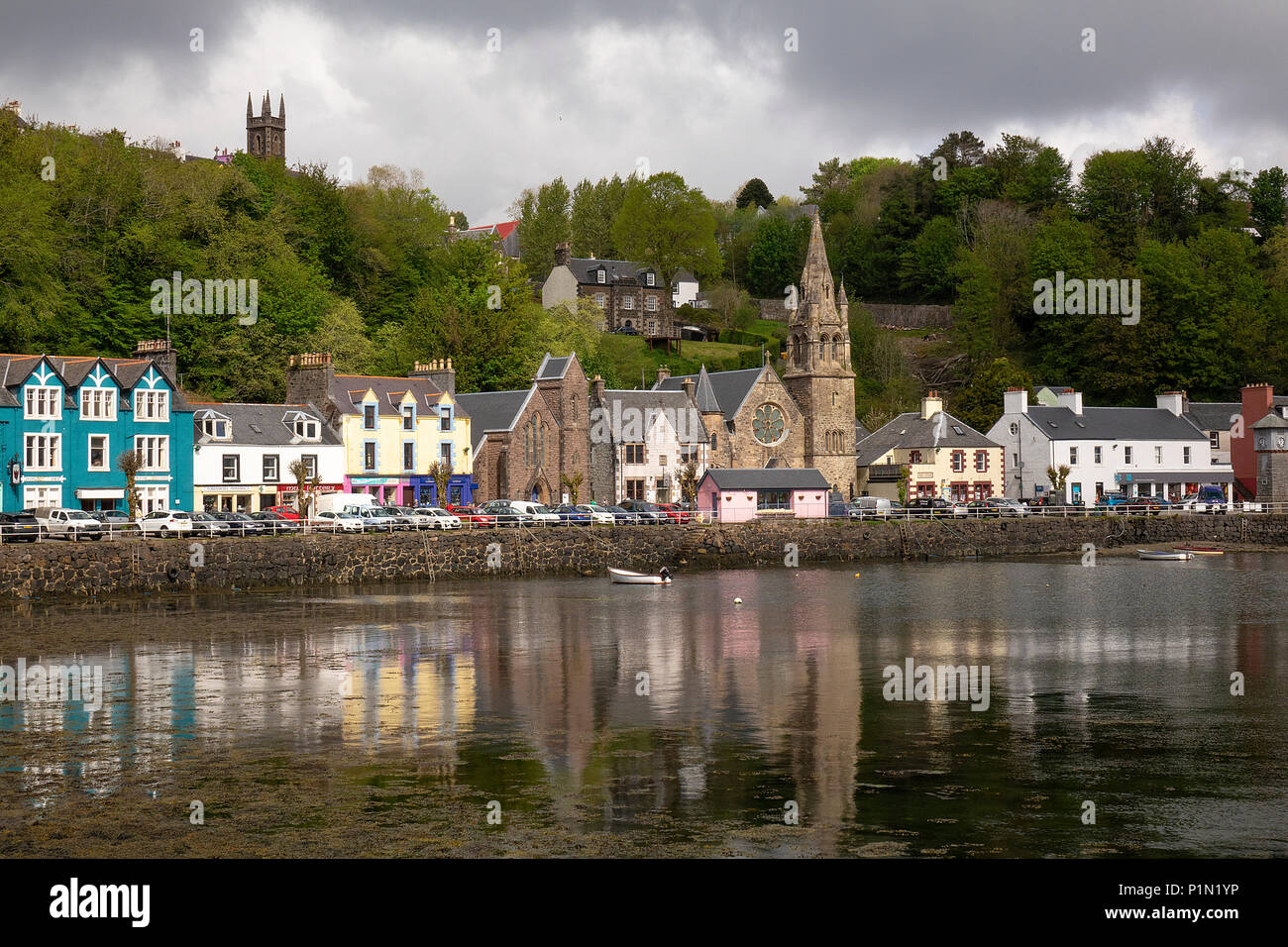 The famous Brightly painted houses overlooking the harbour in Tobermory