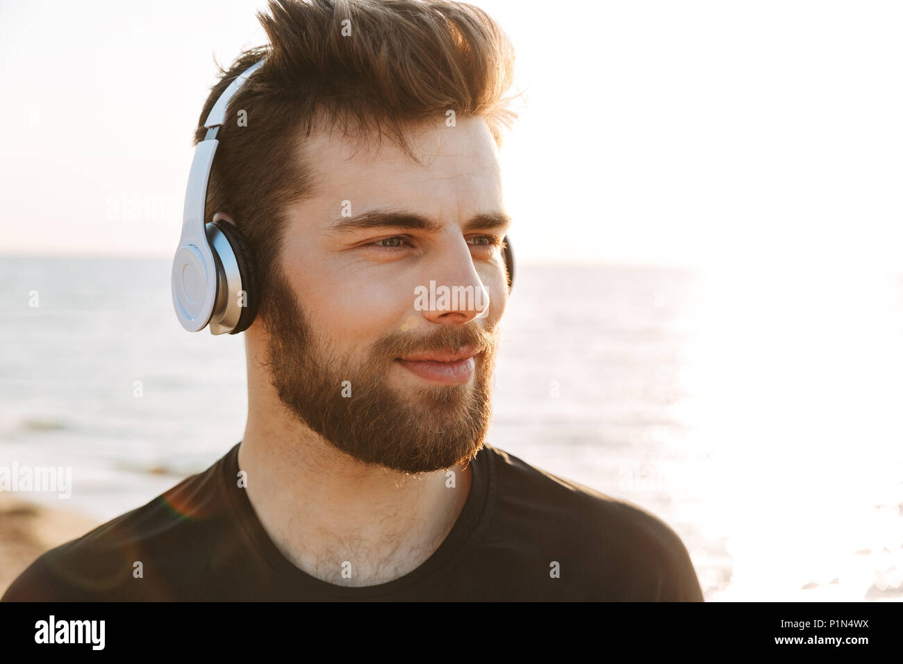 Headphones jogging man close up hi-res stock photography and images - Alamy