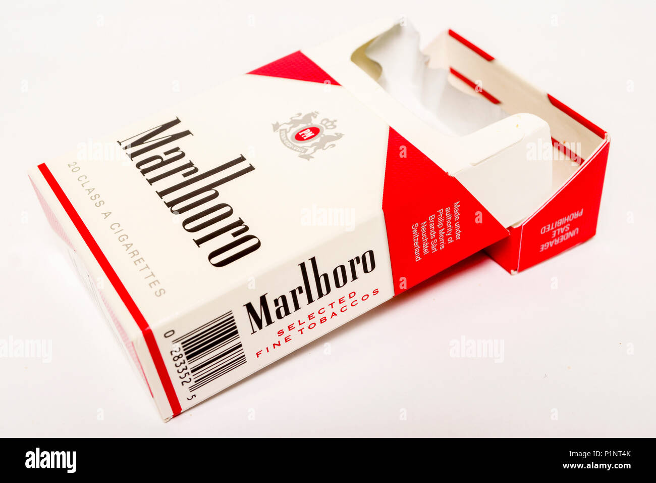 Cigarette box marlboro hi-res stock photography and images - Alamy