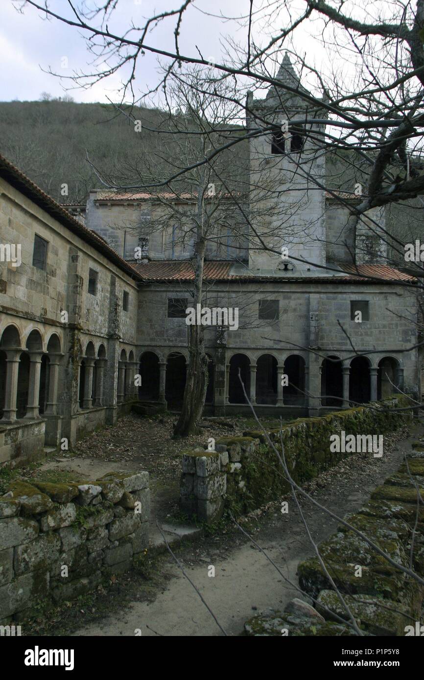 Ribeira Sacra (ribera del río Sil); iglesia / monasterio románica de Santa  Cristina (s. XII); claustro Stock Photo - Alamy