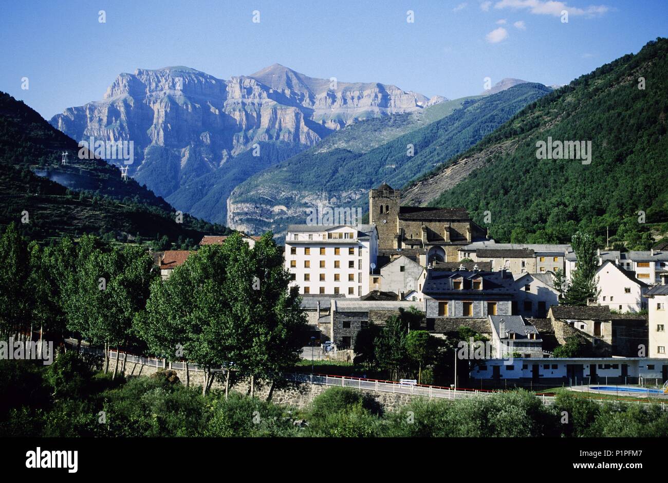 Broto village and valley and Parque Nacional de / Ordesa y Monte Perdido national Park at the background (Pyrenees). Stock Photo
