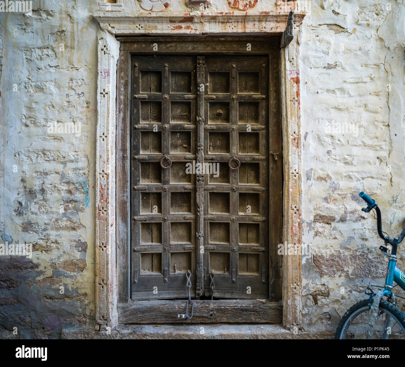 Fortified doors hi-res stock photography and images - Alamy