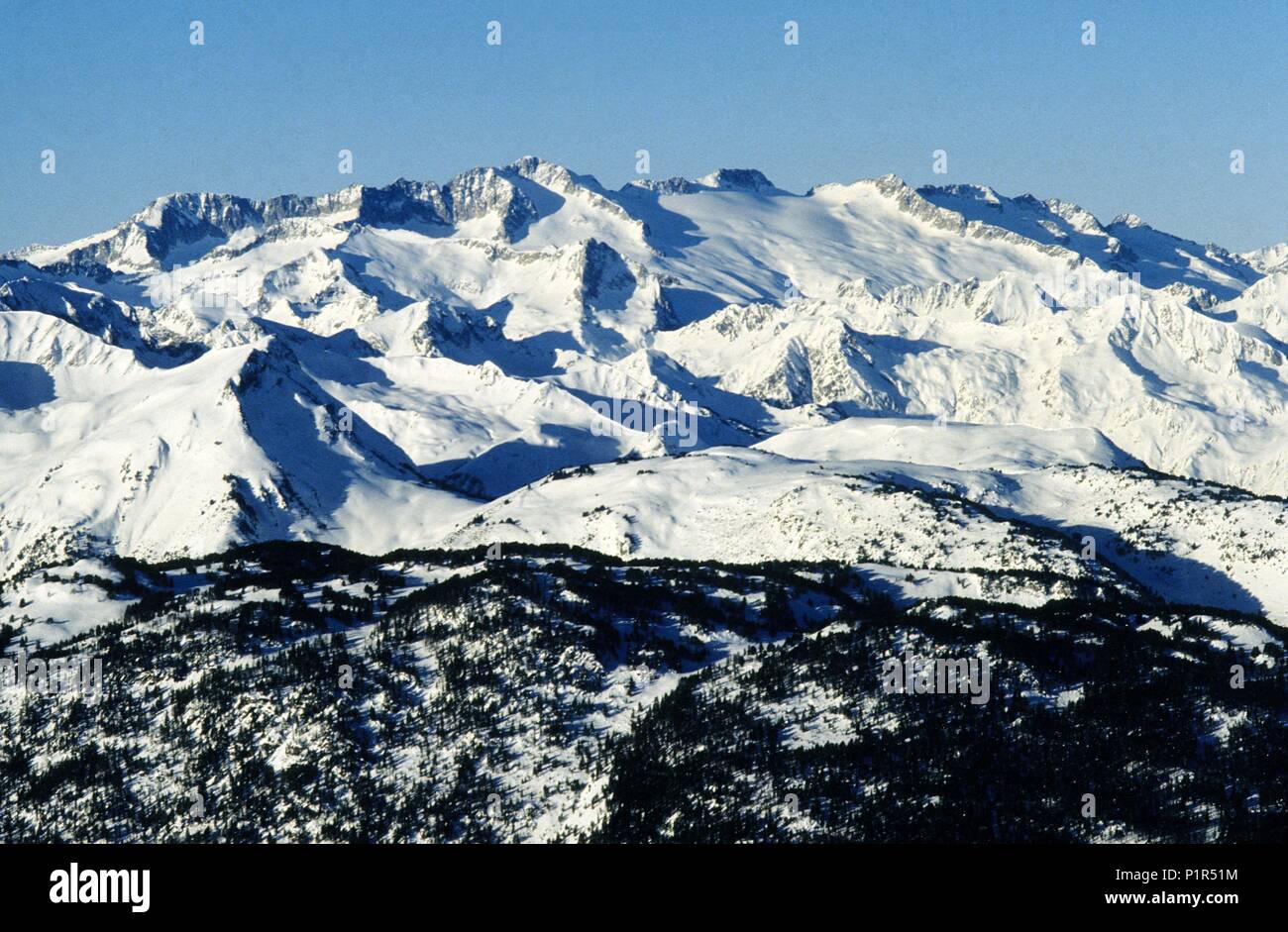 Macizo de las  Maladetas and Aneto mountains; northern side Stock Photo -  Alamy