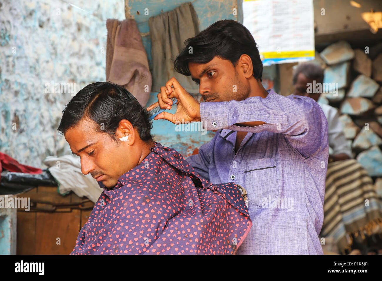 Barber cutting man's hair at the street market in Fatehpur Sikri, Uttar  Pradesh, India. The city was founded in 1569 by the Mughal Emperor Akbar,  and Stock Photo - Alamy