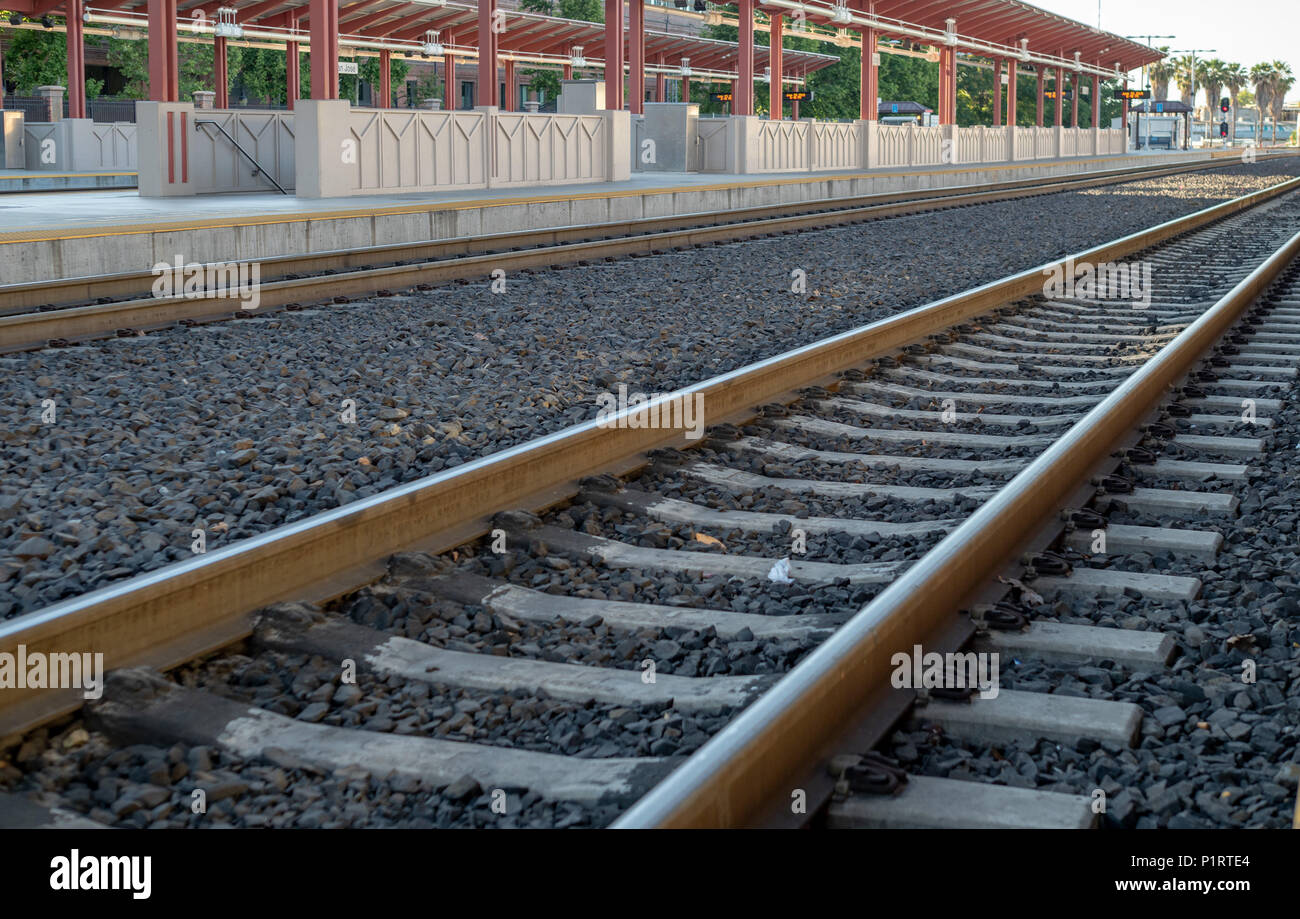 Empty railroad tracks at sunset hi-res stock photography and images - Alamy