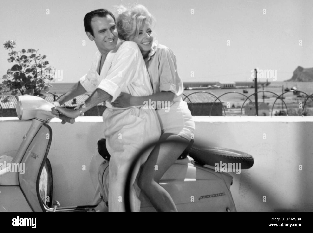 Original Film Title UN BESO EN EL PUERTO. English Title A KISS ON THE