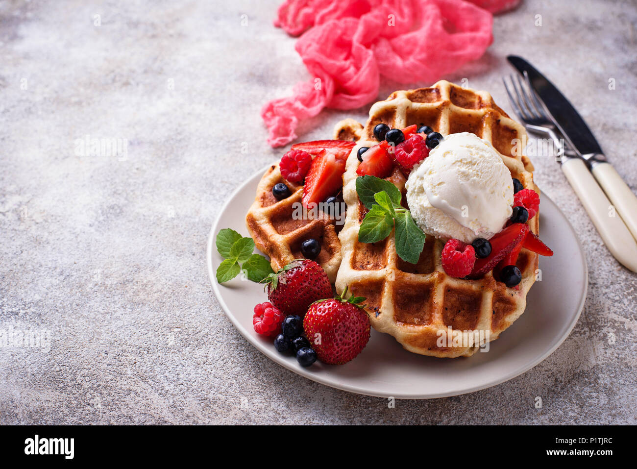 Belgian waffles vanilla ice cream hires stock photography and images