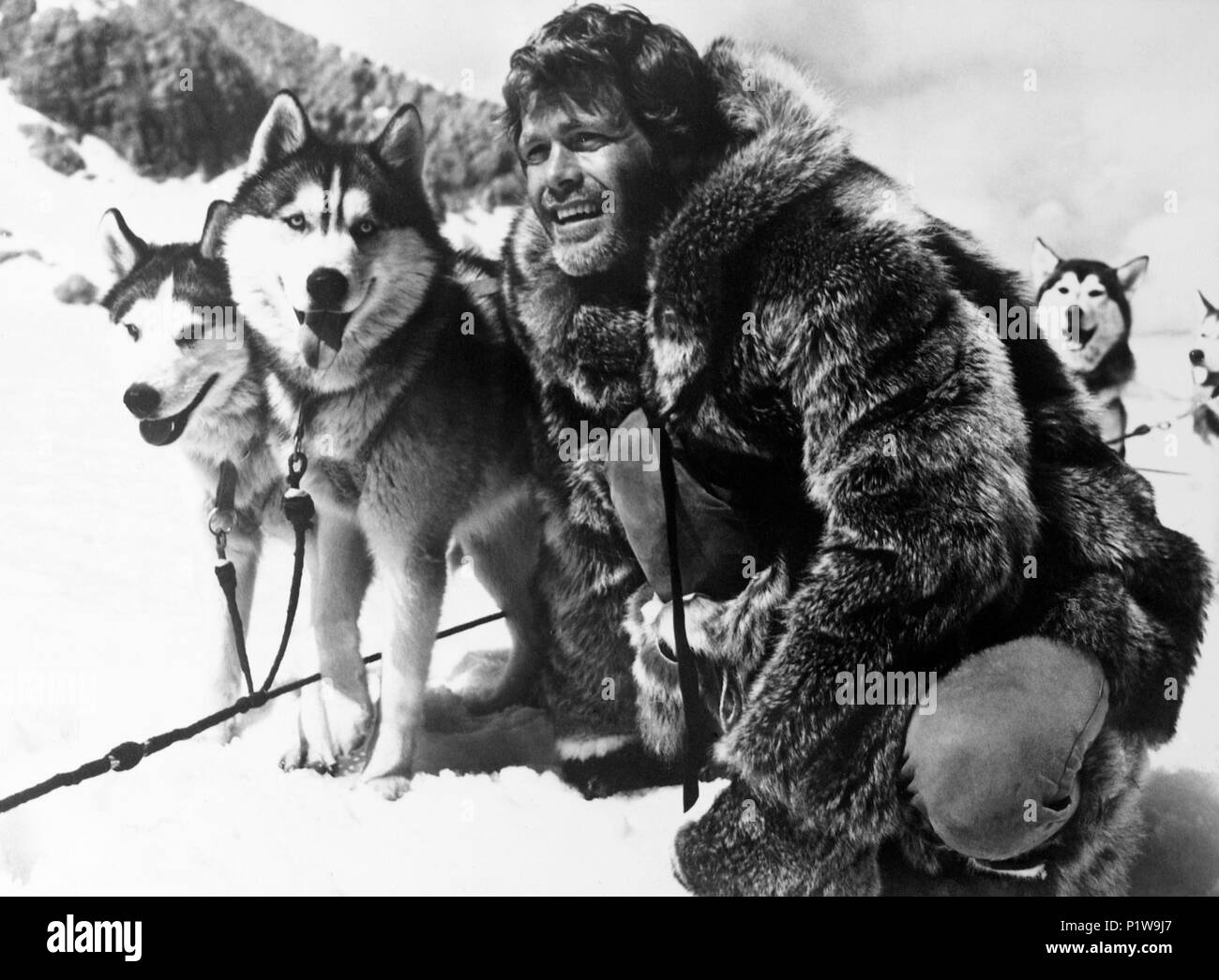 Original Film Title: DIE BLUTIGEN GEIER VON ALASKA.  English Title: FIGHT FOR GOLD.  Film Director: HARALD REINL.  Year: 1973.  Stars: DOUG MCCLURE. Credit: LISA FILMS / Album Stock Photo