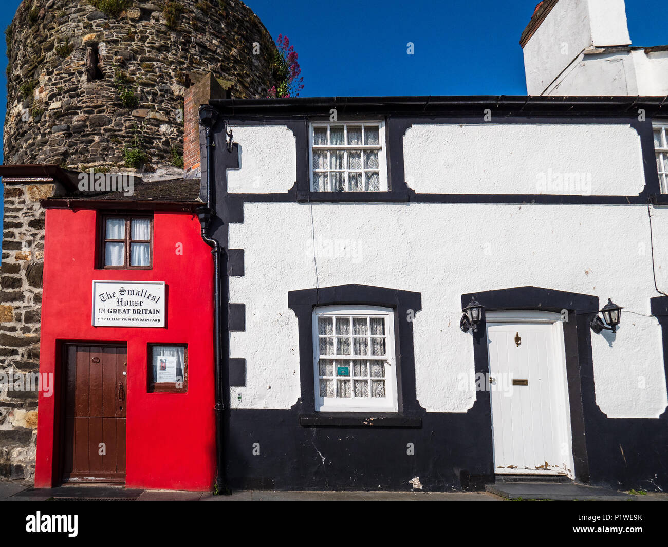 Smallest House in Great Britain in Conwy North Wales - Quay House, built in the 16th Century against Conwy town walls, floor area 10ft x 6ft Stock Photo
