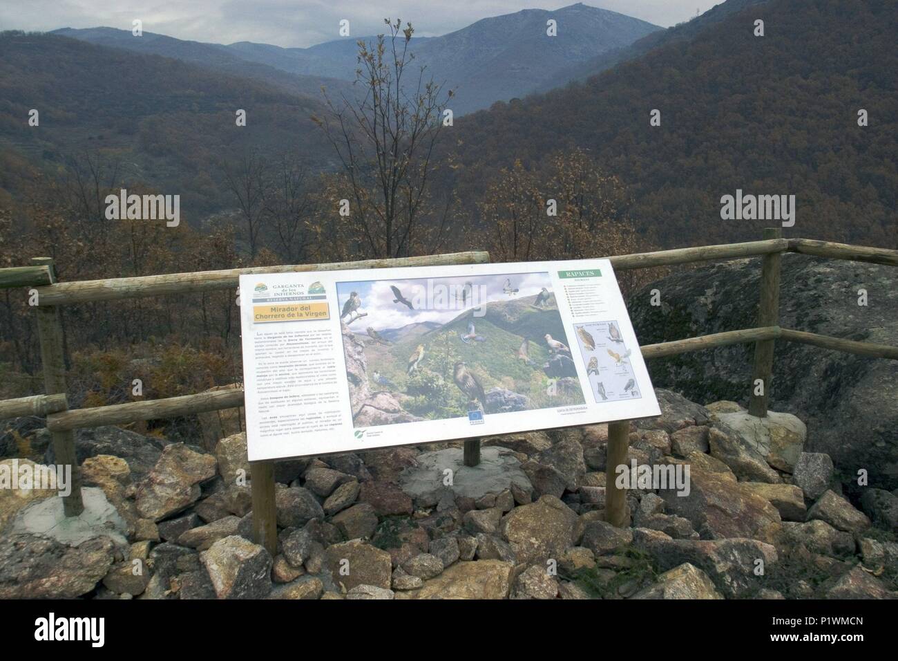 Valle del Jerte; Reserva Natural de 'La Garganta de los Infiernos'; mirador y mapa explicativo. Stock Photo