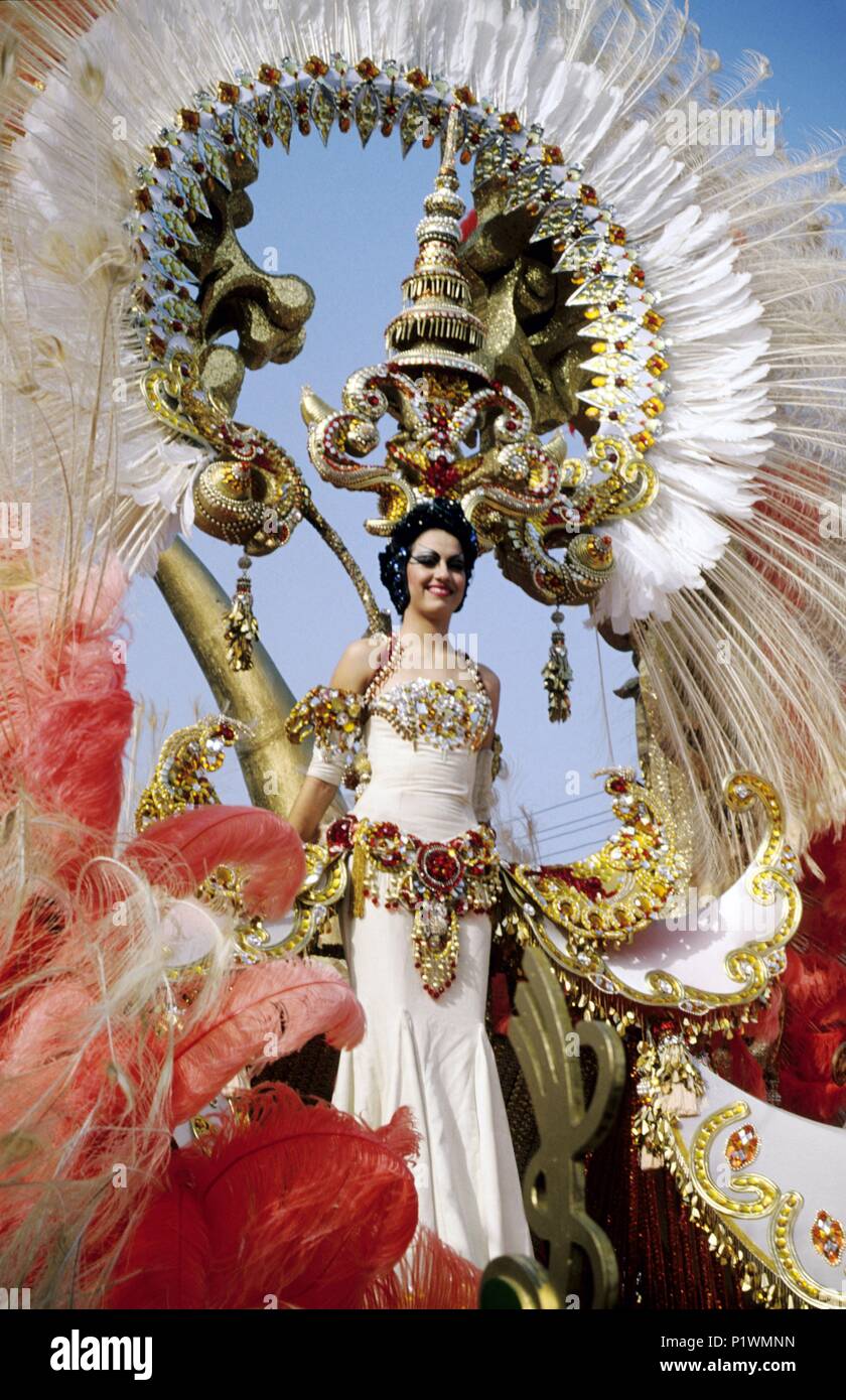Santa Cruz De Tenerife Carnival Queen Stock Photo Alamy