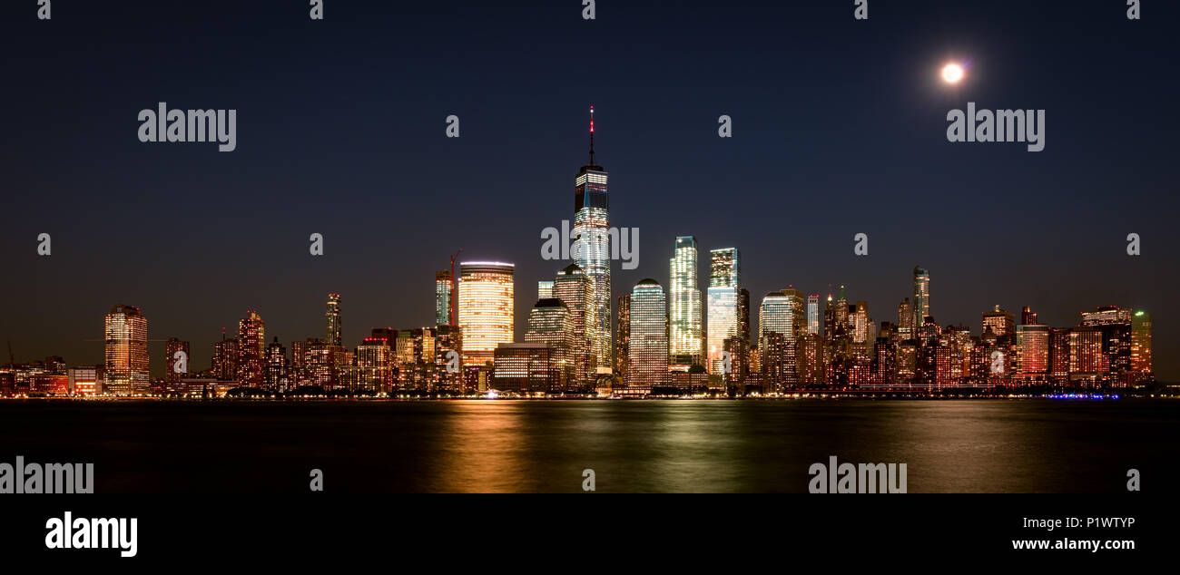 New york skyline blue lights hi-res stock photography and images - Alamy