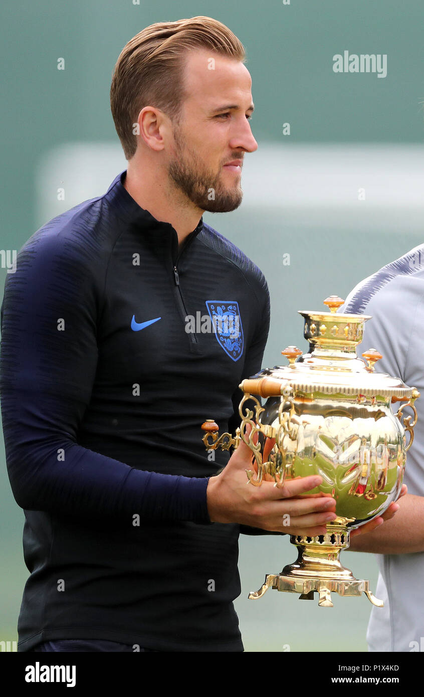 England's Harry Kane receives a Russian samovar - a heated metal container traditionally used to heat symbolizing hospitality during the training session at the Spartak Zelenogorsk Stadium, Repino. Stock Photo