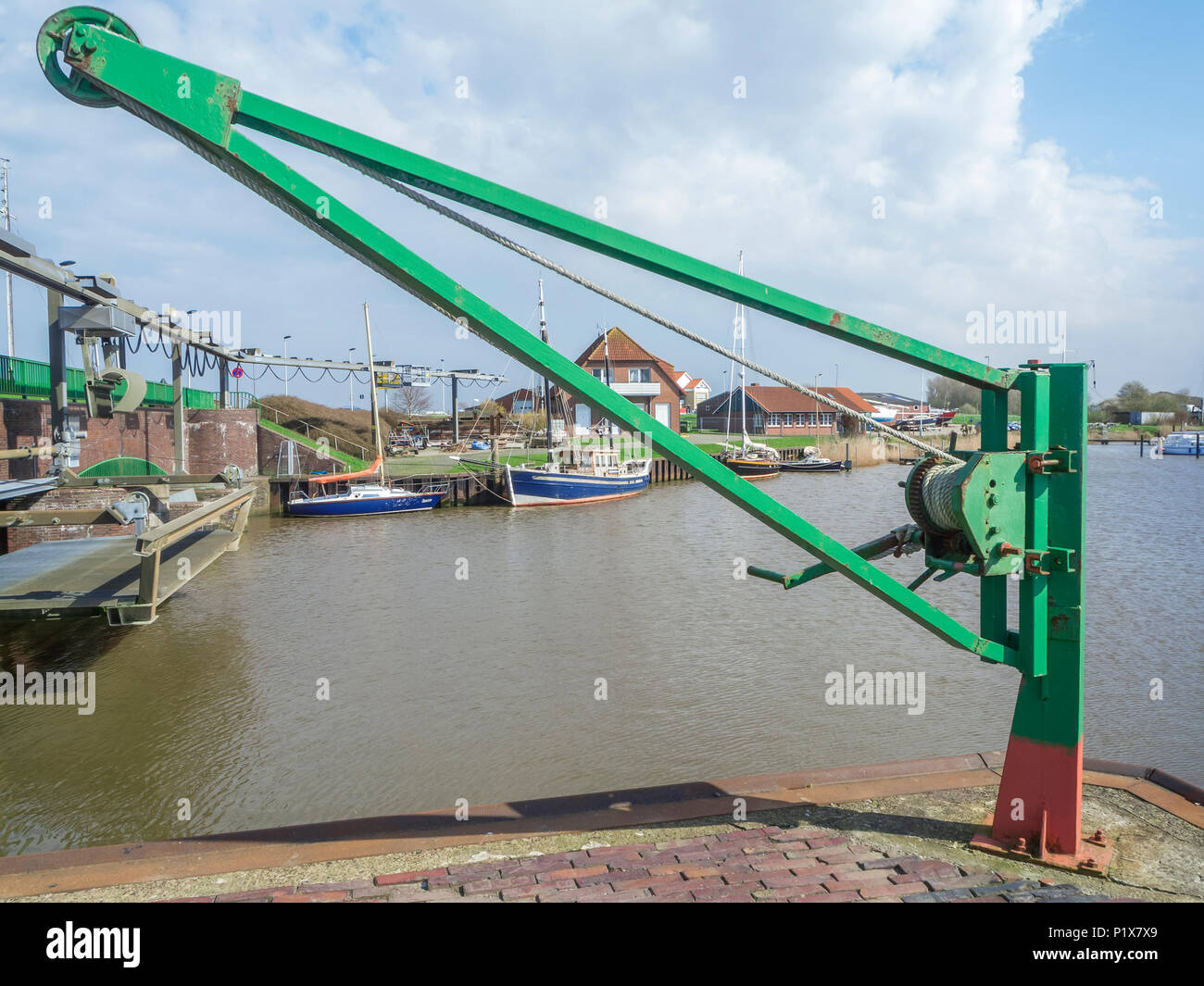 Hand operated crane hires stock photography and images Alamy