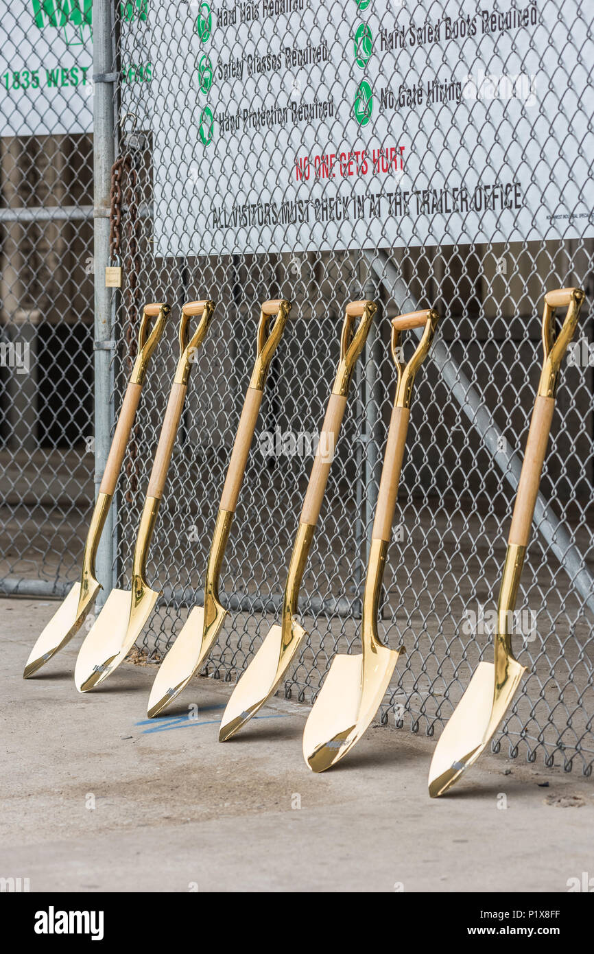 Golden shovels hi-res stock photography and images - Alamy