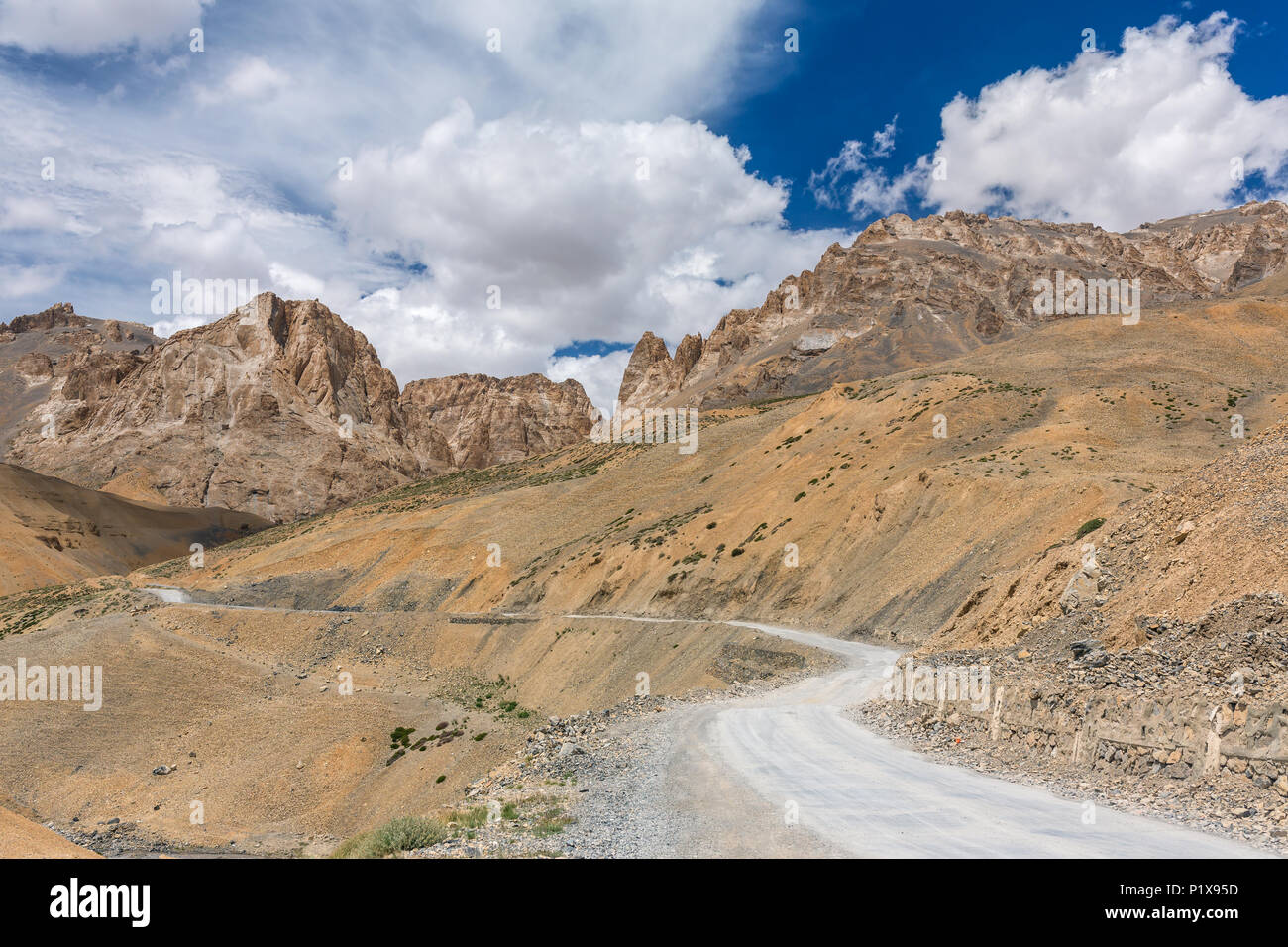 Beautiful mountain landscape on the Manali - Leh road in Ladakh, Jammu and Kashmir, India Stock Photo