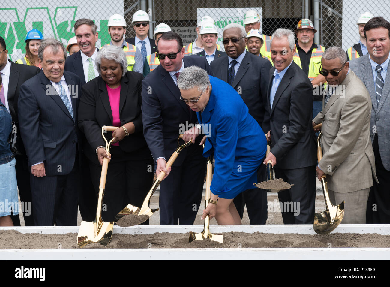Attendees at the groundbreaking ceremony for the redevelopment of Cook County Hospital including Toni Preckwinkle and Rahm Emanuel Stock Photo
