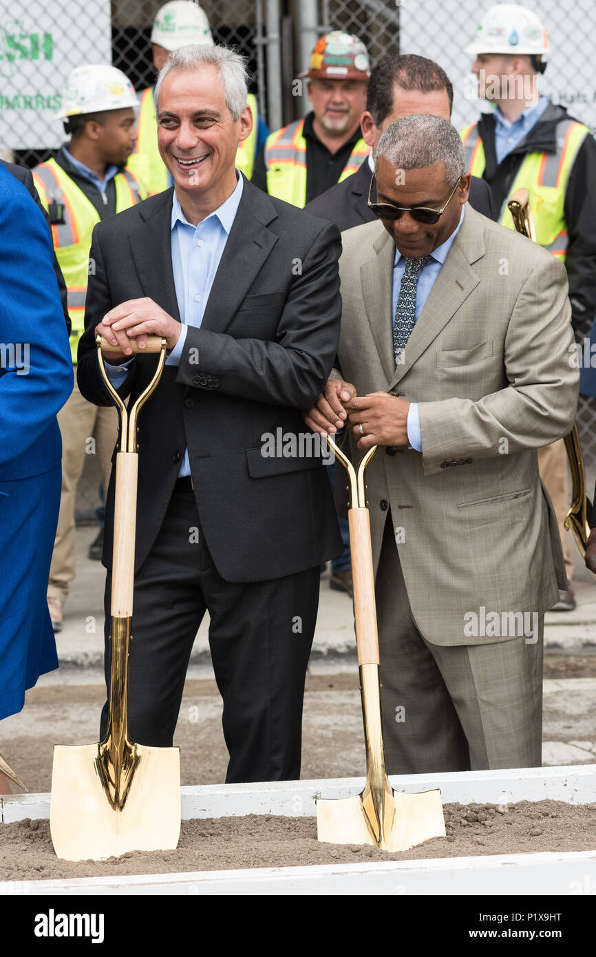 Mayor Rahm Emanuel and Alderman Walter Burnett at the groundbreaking ceremony for the redevelopment of Cook County Hospital Stock Photo