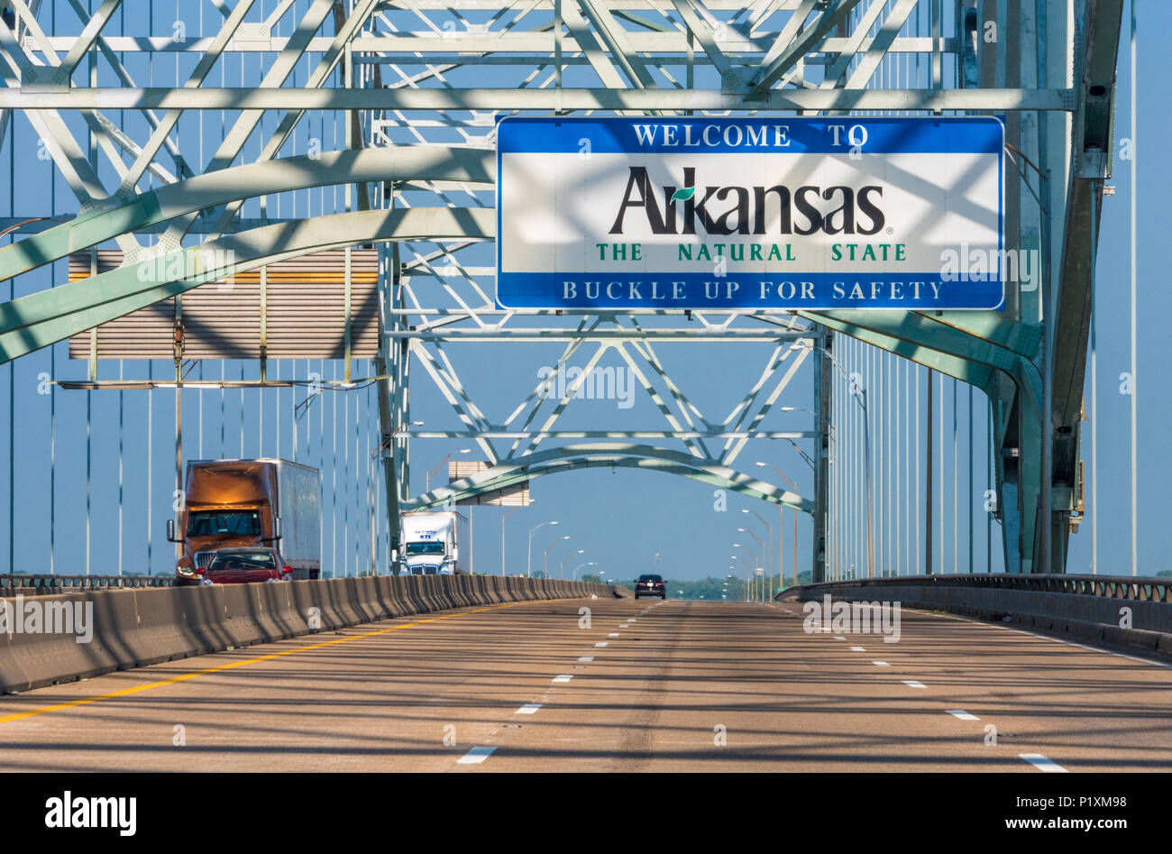 Welcome to Arkansas sign above I-40 on the Hernando de Soto Bridge over the Mississippi River between Memphis, TN and West Memphis, AR. (USA) Stock Photo