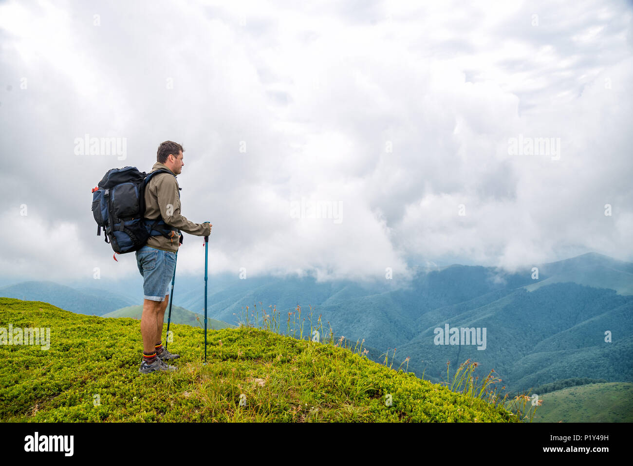 Man standing mountain peak hi-res stock photography and images - Alamy