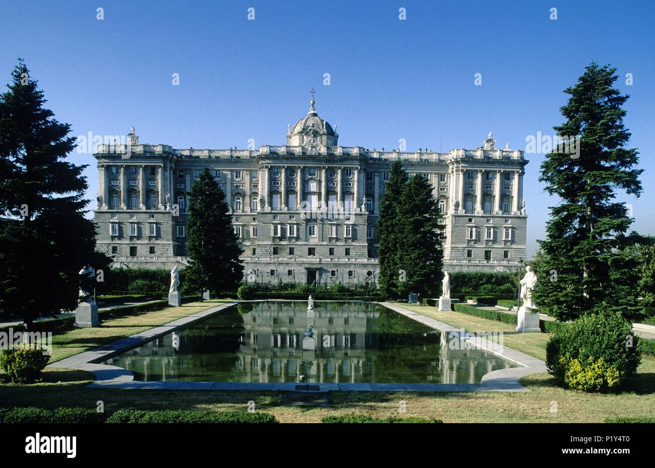 Palacio Real (Royal Palace) from the Sabatini gardens Stock Photo Alamy