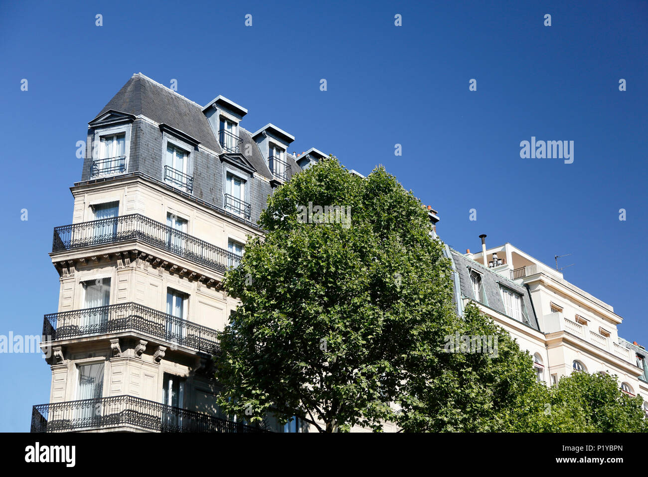 Paris. 8th district. Malesherbes boulevard. Frontage of old building in  summer Stock Photo - Alamy