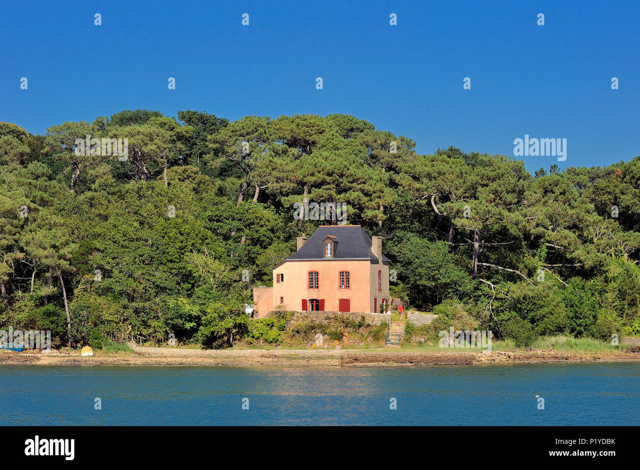 France, Brittany, Morbihan, house on the bank of River Auray, Gulf of