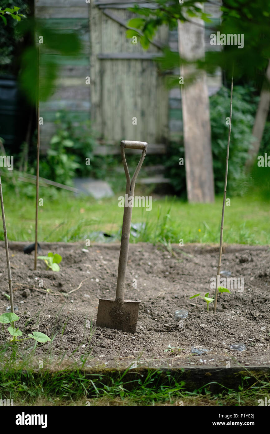 Spade soil hires stock photography and images Alamy