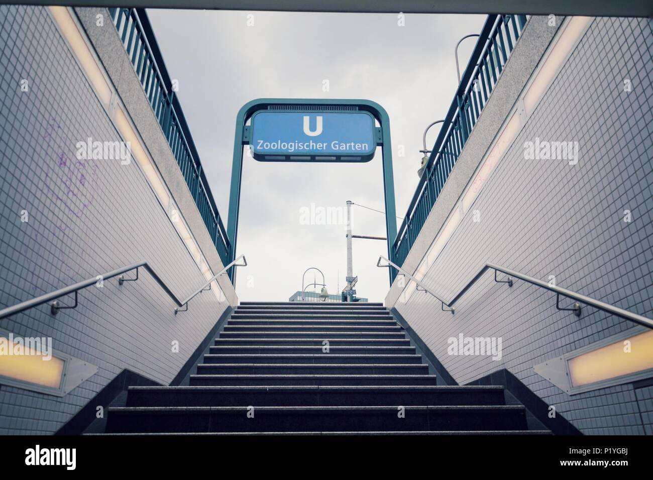 Zoologischer garten u bahn hires stock photography and images Alamy
