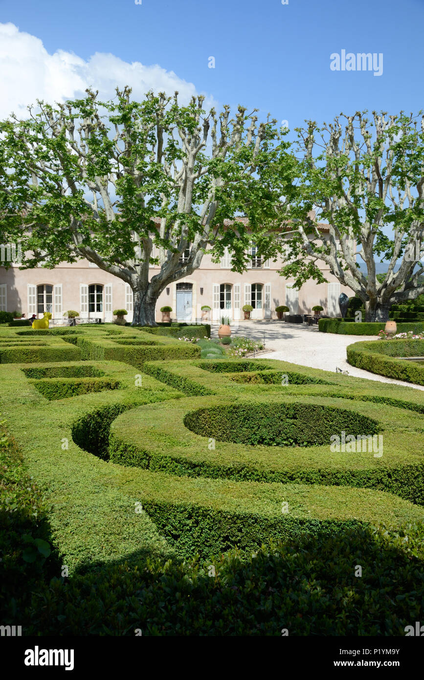Clipped Boxwood Hedges & Formal Garden at Château Sainte Roseline Wine Estate Arc-sur-Argens Var Provence France Stock Photo