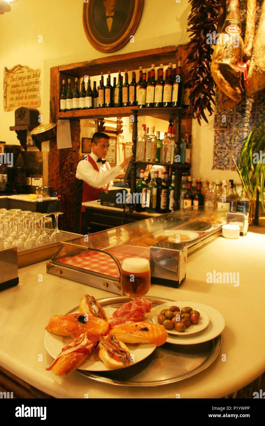 Taberna del Alabardero (#6); barra con tapas - montaditos (barrio de Ópera). Stock Photo