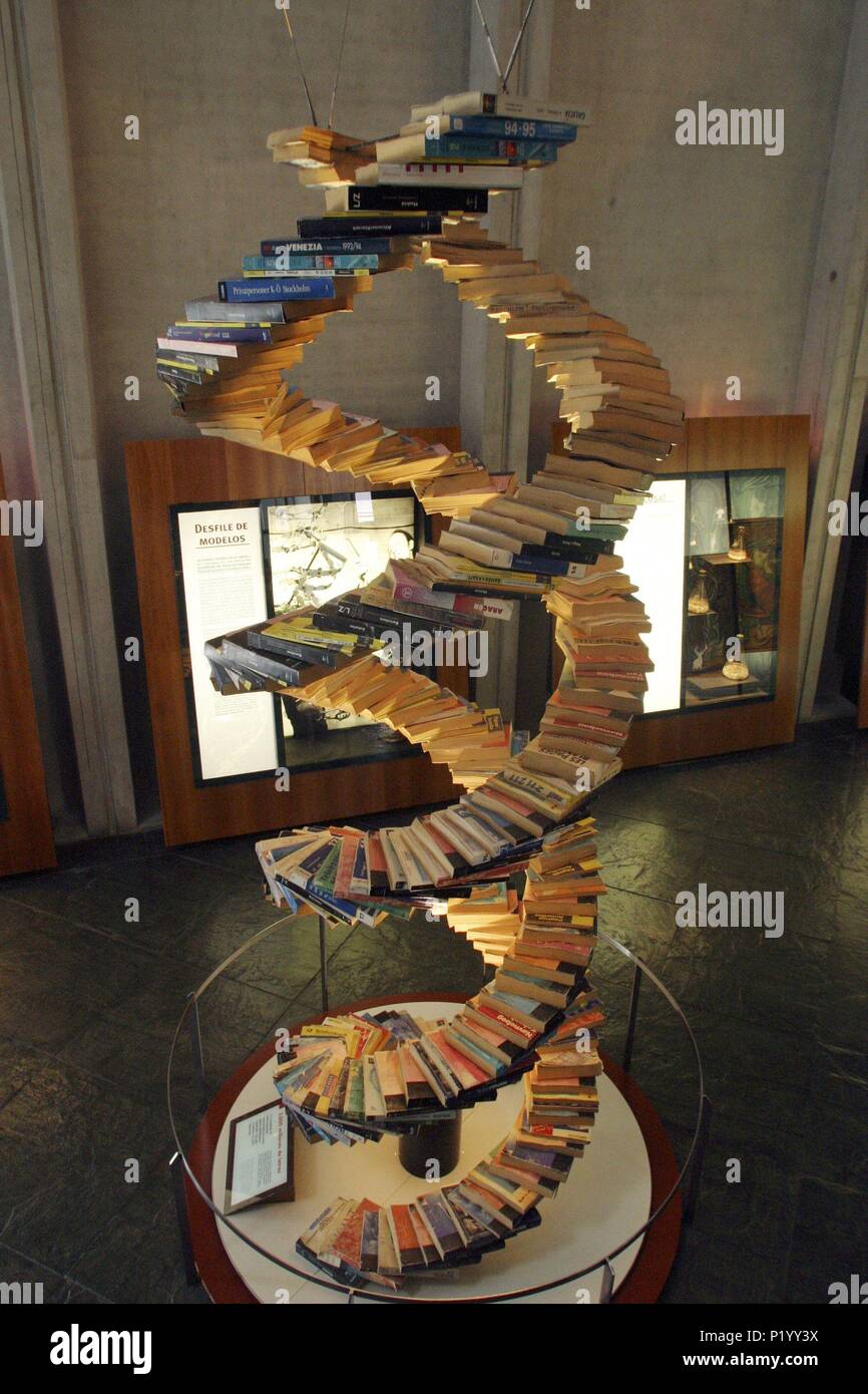 A / La Coruña; Museo 'Domus' (museo del hombre); escultura representando ADN con libros. Stock Photo