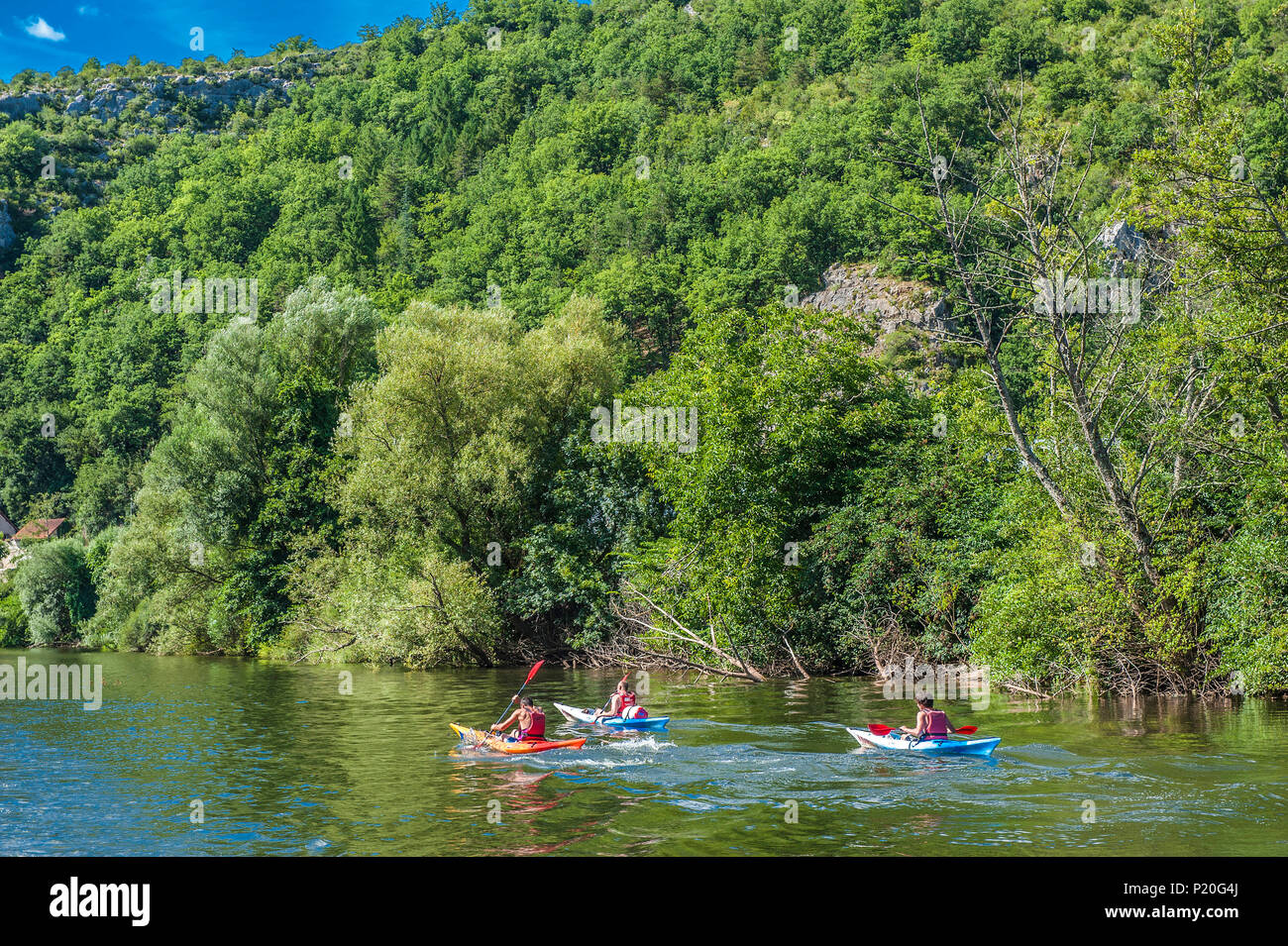 France, Lot, Causses du Quercy regional Natural park, kayaking on the Lot  river between Bouzies and Saint-Cirq-Lapopie Stock Photo - Alamy