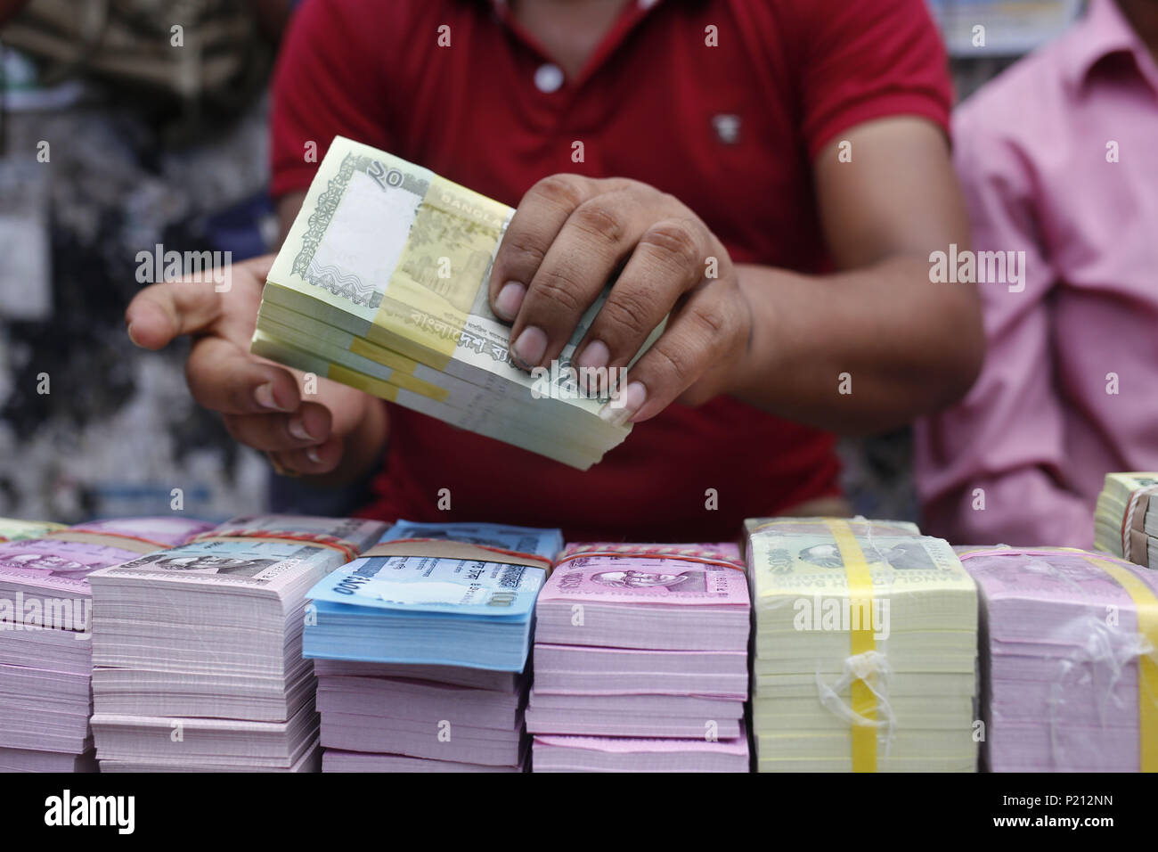 Dhaka, Bangladesh. 13th June, 2018. Street vendors display fresh bank notes for sale as exchange for a rate of an addition ahead of Eid. Fresh notes demand increase for eid festival as people give for salami (an auspicious token) in Gulistan Avenue. Credit: Md. Mehedi Hasan/ZUMA Wire/Alamy Live News Stock Photo