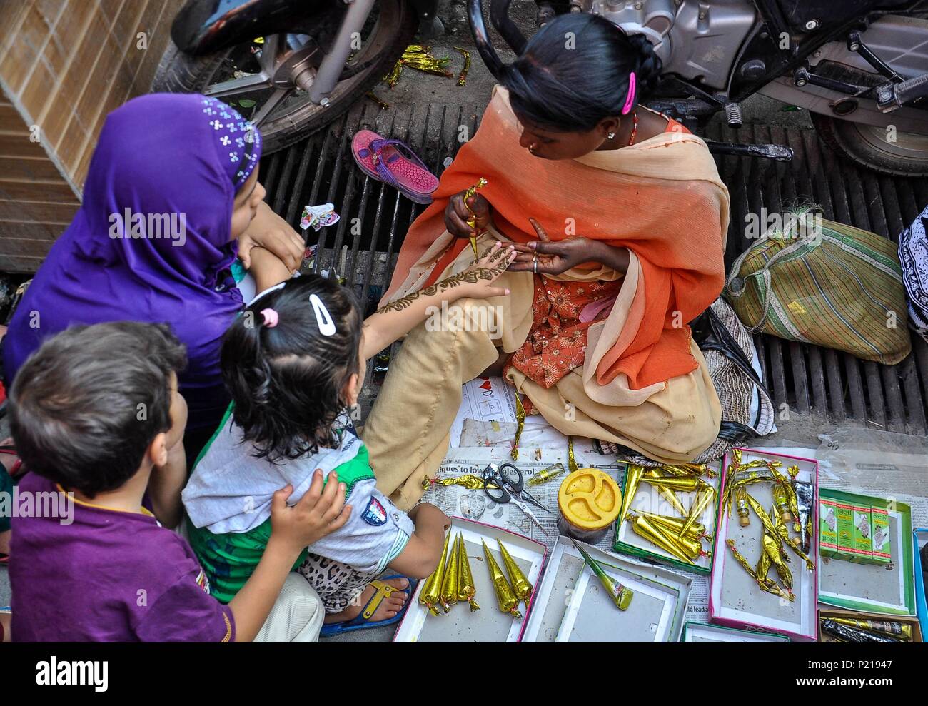 Indian Muslim Girl Henna Hands High Resolution Stock Photography And Images Alamy