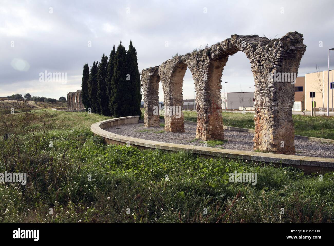 SPAIN - Catalonia - Baix Penedés (district) - TARRAGONA. Sant Jaume dels Domenys; ruinas / restos del acueducto romano dels Arcs. Stock Photo
