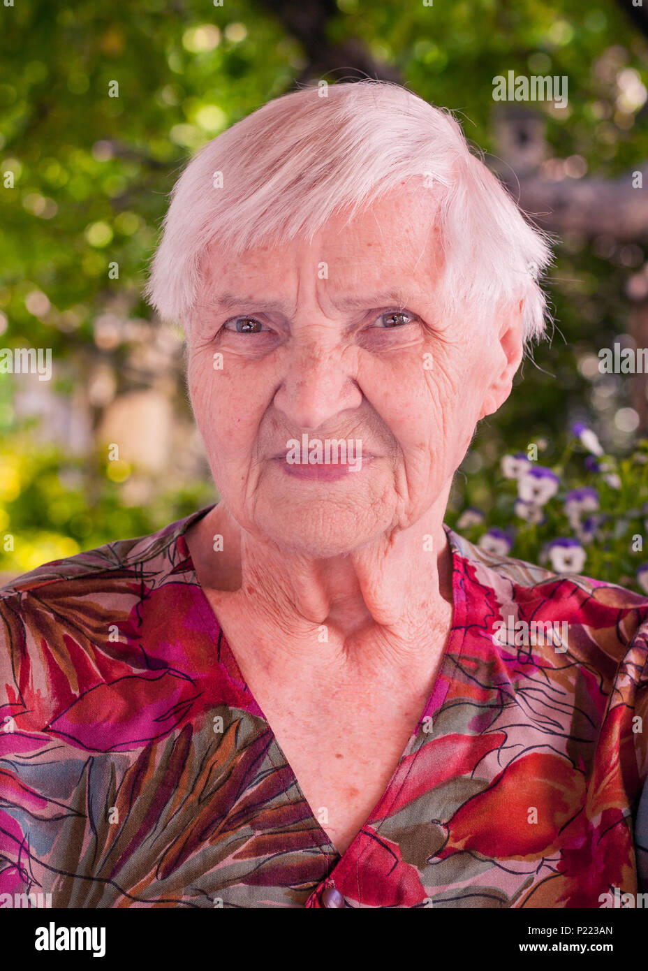 Single lonely mature woman hi-res stock photography and images - Alamy