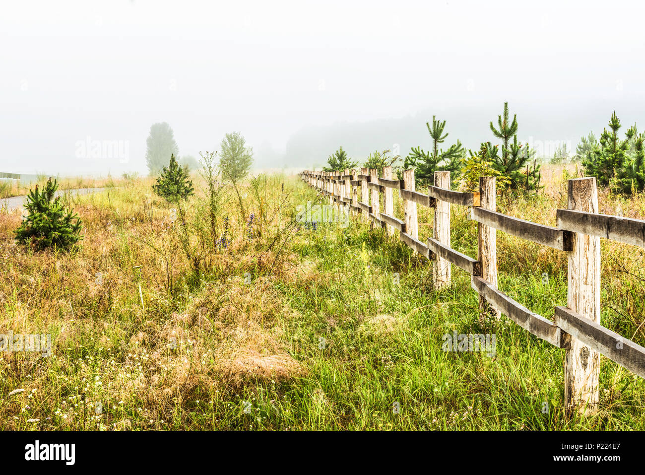 Long wooden fence hi-res stock photography and images - Alamy