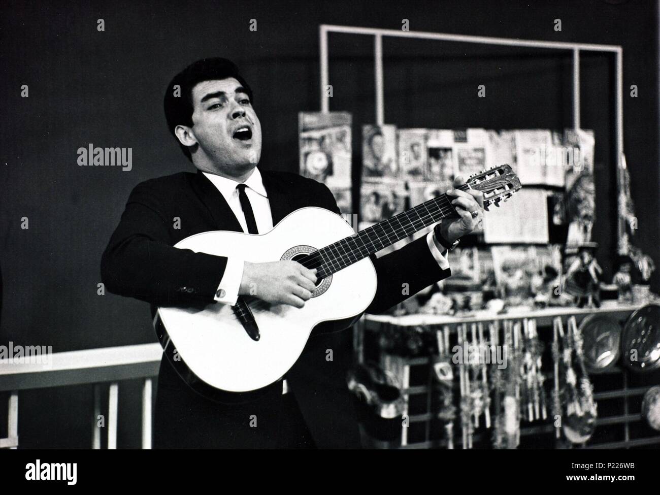El cantante argentino Alberto Cortez Stock Photo - Alamy