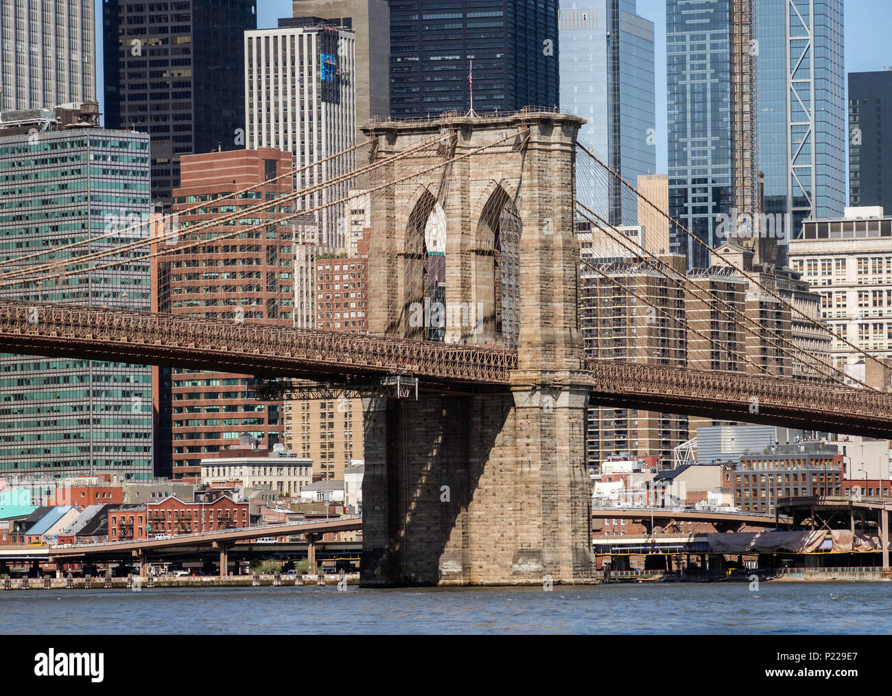 Brooklyn Bridge and the Manhattan skyline across the East River from ...