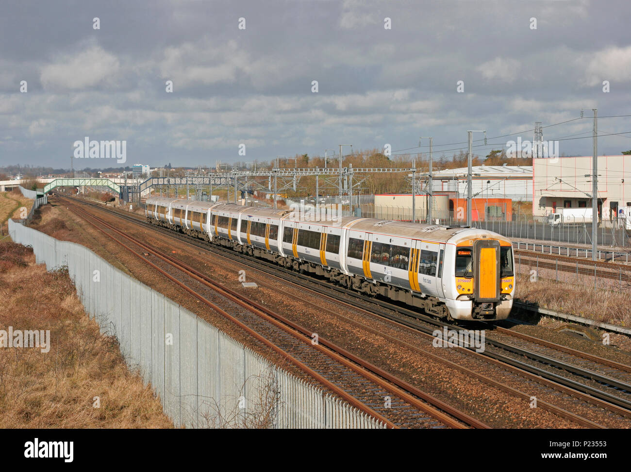 A pair of class 375 electric multiple units numbers 375607 and 375810 form a Southeastern trains