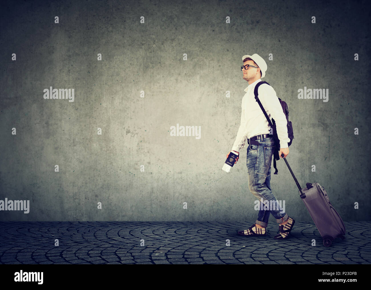 Man Backpack Airport Stock Photos & Man Backpack Airport Stock Images - Alamy1300 x 1015