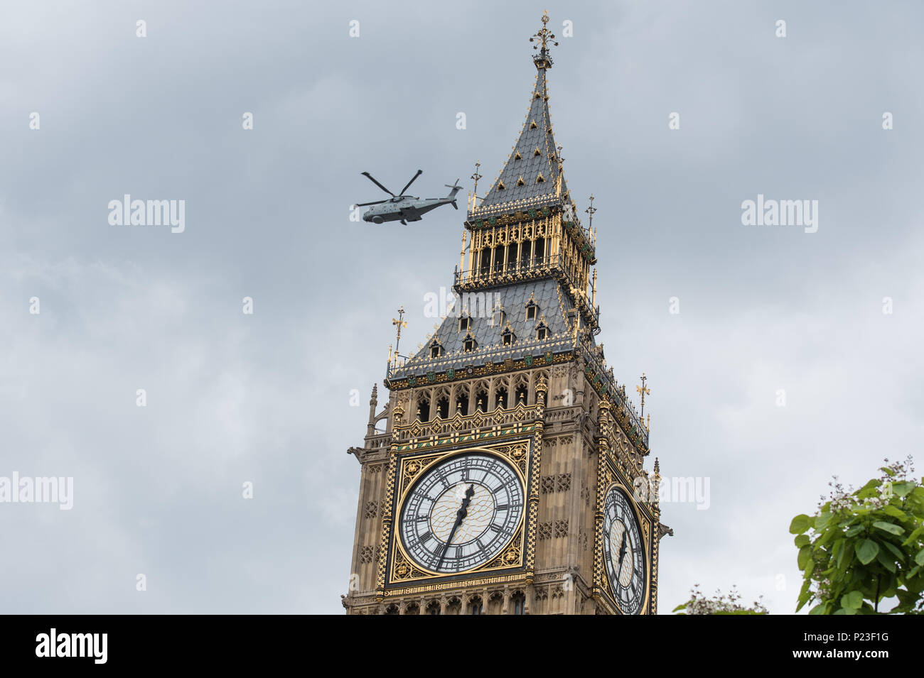 Chopper overhead hi-res stock photography and images - Alamy