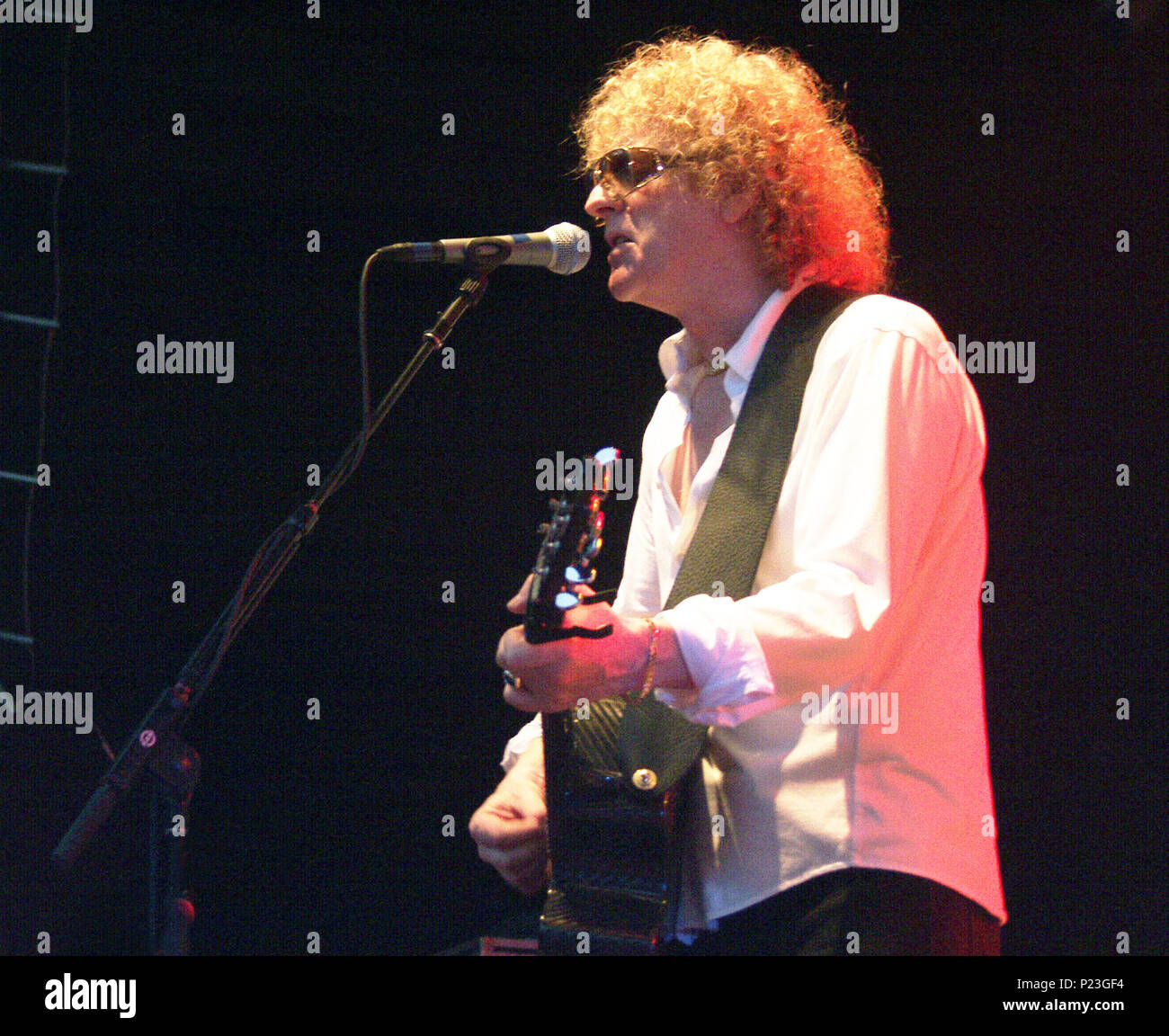 ATLANTA, GA - AUGUST 13: Mott The Hoople's Ian Hunter performs with Ringo Starr And His All-Starr Band at Chastain Park Amphitheatre in Atlanta, Georgia on August 13, 2001. Credit: Chris McKay / MediaPunch Stock Photo