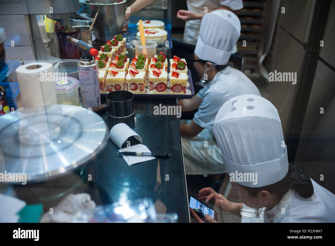 Singapore, Singapore, employees in a confectioner's shop in Wisma Atria Stock Photo