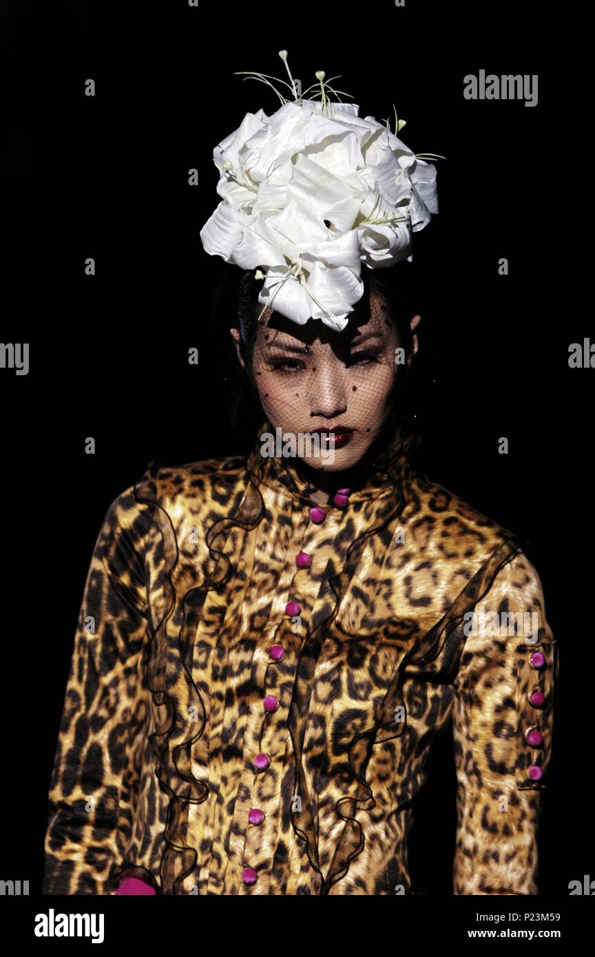 24 / 03 / 2006; Tokyo; Fashion Week, last show held at Meiji Jingu