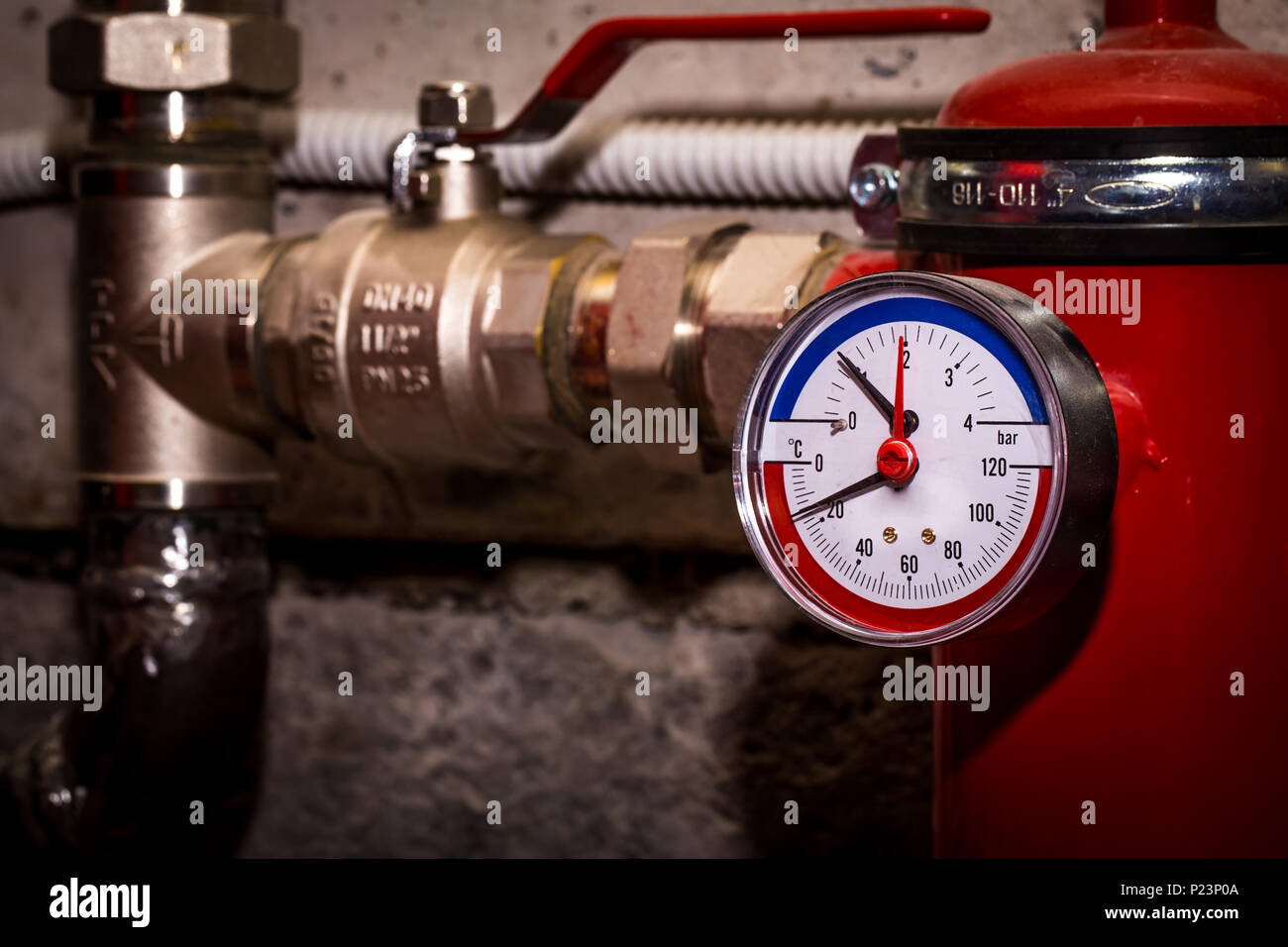 Pipelines with pressure gauge water pressure, Central heating system