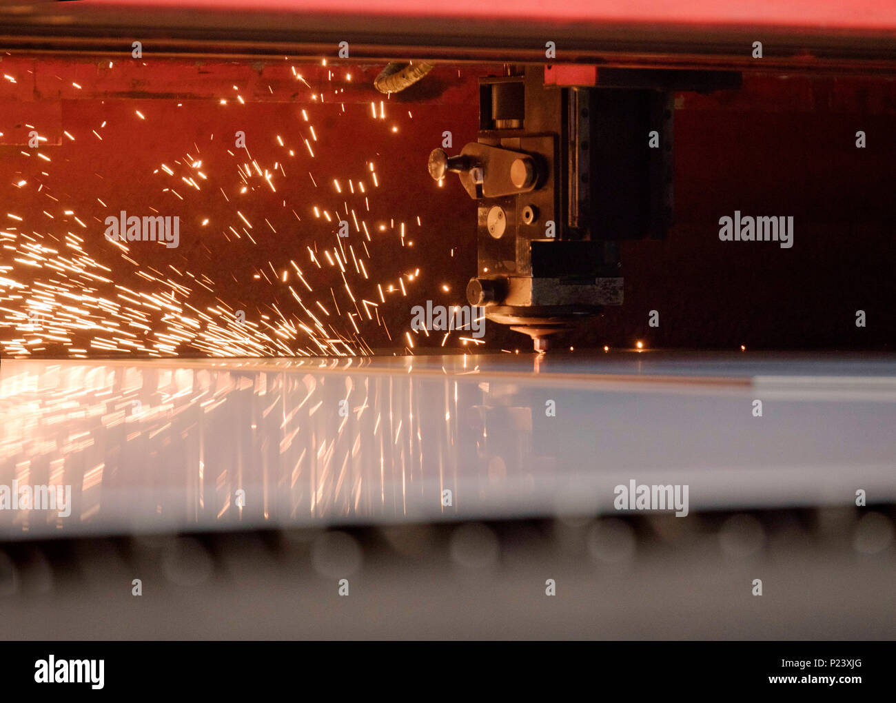 Plasma cutter hires stock photography and images Alamy