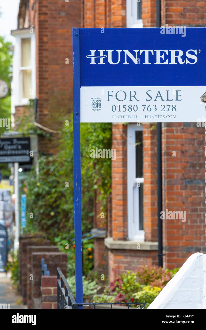 Hunters the estate agent sign, kent, uk Stock Photo Alamy